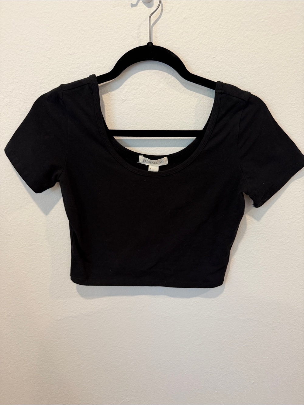 Forever 21 Black Short Sleeve Scoop Neck Crop Top